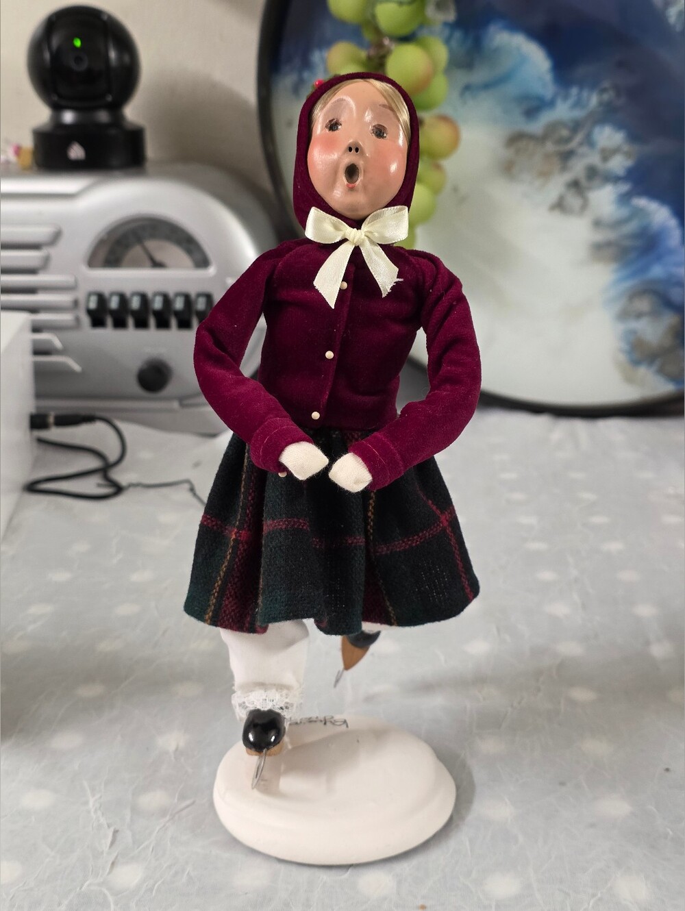 Byers Choice Ltd The Carolers 2000 Skater Girl Numbered 16 /100